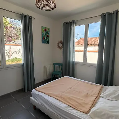 Hébergement de vacances Maison De Pour 8 Pers, 300m De La Plage, Parking, Sainte Anne - Fr-1-194-357 *