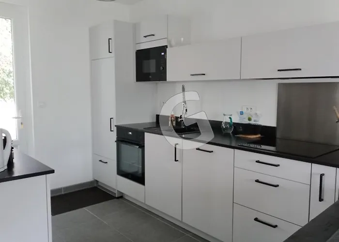 Hébergement de vacances Maison De Pour 8 Pers, 300m De La Plage, Parking, Sainte Anne - Fr-1-194-357 La Tranche-sur-Mer